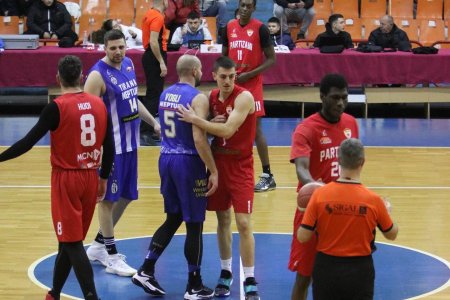 Basket Meshkuj – Partizani humb në derbi, shkëlqen kapiteni Jani