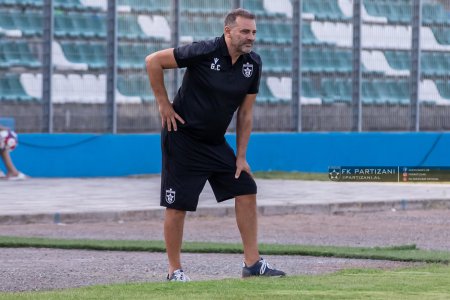 Colella shpallet trajneri i muajit