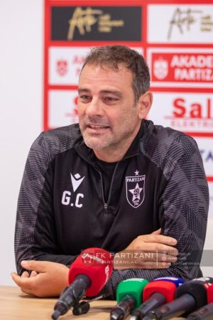 Konferenca për shtyp e trajnerit Giovanni Colella në prag të takimit ndaj Teutës