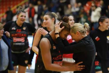 Basket femra, Partizani fiton derbin e gjysmëfinales